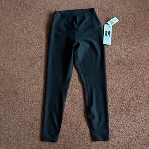 BRAND NEW WITH TAGS Alo 7/8 High Waist Airlift Legging Size Medium